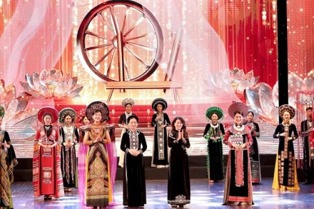 Ngày 9/8, Hiệp hội Văn hóa áo dài Việt Nam ra mắt công chúng với thông điệp lan tỏa giá trị áo dài - di sản văn hóa dân tộc, kết nối cộng đồng trong và ngoài nước. (Ảnh BTC)