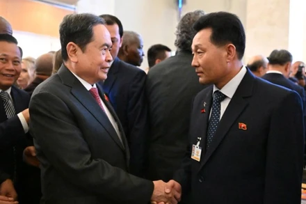 Chủ tịch Quốc hội Trần Thanh Mẫn gặp Chủ tịch Hội nghị Nhân dân tối cao Triều Tiên Pak Il Chol. (Ảnh: quochoi.vn)