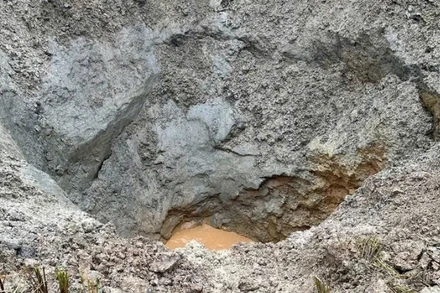 Hố sụt tại xuất hiện tại xã Ngọc Long, tỉnh Tuyên Quang.