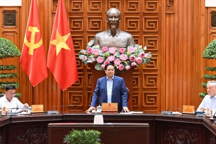 Thủ tướng Phạm Minh Chính chủ trì cuộc họp của Thường trực Chính phủ về khắc phục hậu quả thiên tai sau bão số 11. (Ảnh: TRẦN HẢI)