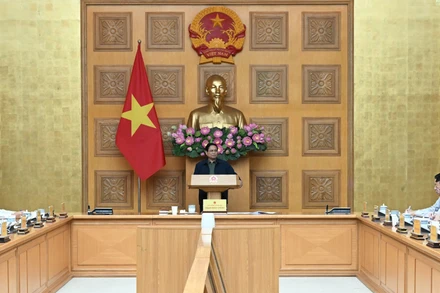 Thủ tướng Phạm Minh Chính chủ trì cuộc họp khẩn với các bộ, ngành bàn giải pháp khắc phục hậu quả mưa lũ ở các tỉnh miền trung.