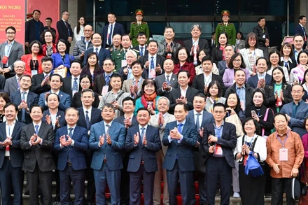 Thường trực Ban Bí thư Trần Cẩm Tú cùng các đồng chí lãnh đạo và các đại biểu dự hội nghị. (Ảnh: DUY LINH)