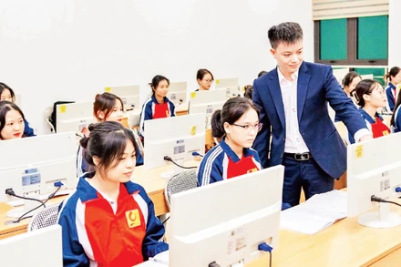 Sinh viên Trường đại học Công nghiệp trong giờ thực hành. (Ảnh: TUỆ NGHI)