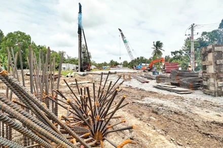 Nhiều công trình trọng điểm về hạ tầng giao thông vùng Đông Nam Bộ đang bị chậm tiến độ.