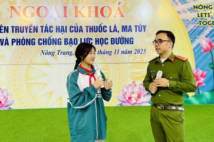 Chương trình ngoại khóa tuyên truyền về tác hại của thuốc lá, ma túy và phòng, chống bạo lực học đường tại Trường trung học cơ sở Nông Trang, phường Nông Trang, tỉnh Phú Thọ. (Ảnh: THẢO MY) 