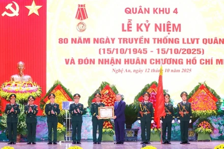 Tổng Bí thư Tô Lâm trao tặng Huân chương Hồ Chí Minh cho Quân khu 4.