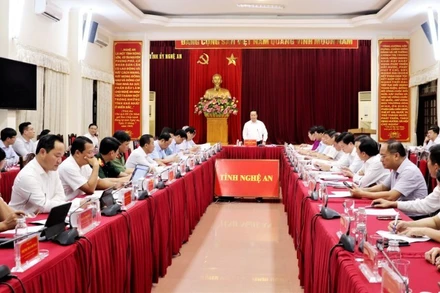 Quang cảnh phiên họp thường kỳ tháng 9, Ban Thường vụ Tỉnh ủy Nghệ An.