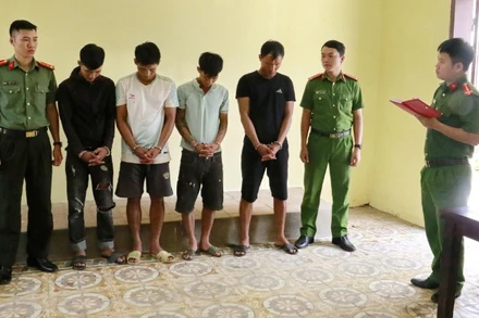 Các đối tượng bị Cơ quan Công an bắt giữ. (Ảnh: CÔNG AN NGHỆ AN)
