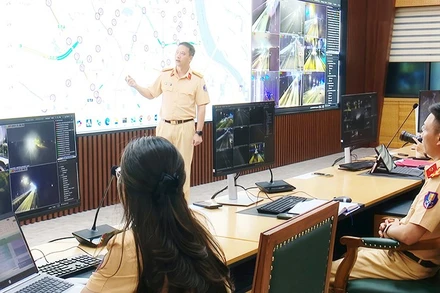 “Mắt thần” siết chặt kỷ cương giao thông đô thị