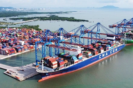 Việc phát triển các các tầng giá trị logistics xanh sẽ tạo bước nhảy vọt về năng lực cạnh tranh cho các trung tâm trung chuyển, logistics. Ảnh: KHIẾU MINH
