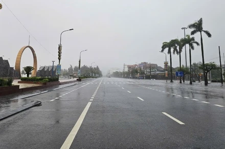 Khu vực Quảng trường Bình Minh vắng lặng.