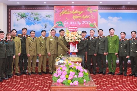 Đoàn đại biểu Công an tỉnh Bô Ly Khăm Xay chúc Tết Công an tỉnh Nghệ An.