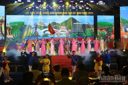 Quang cảnh khai mạc liên hoan.