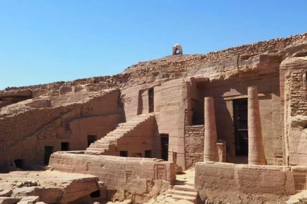 Phát hiện một nhóm lăng mộ đá có niên đại từ thời Cổ Vương quốc. (Nguồn: Shutterstock)