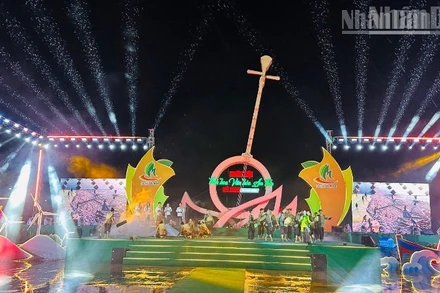 Quang cảnh buổi lễ. (Ảnh: TRỌNG DUY)