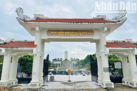 Khu lưu niệm nghệ thuật Đờn ca tài tử Nam Bộ và nhạc sĩ Cao Văn Lầu, ở phường Bạc Liêu (tỉnh Cà Mau) đã xuống cấp, tiếp tục được đẩy nhanh thi công sửa chữa, nâng cấp. (Ảnh: TRỌNG DUY)