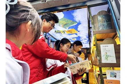 Không gian trong chiếc xe "Sách trên mây".