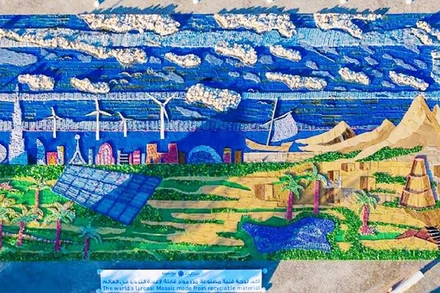 Tranh ghép từ vật liệu tái chế