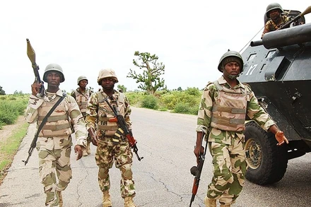 Binh sĩ Nigeria trong một chiến dịch truy quét Boko Haram ở vùng đông bắc. Ảnh: CNN