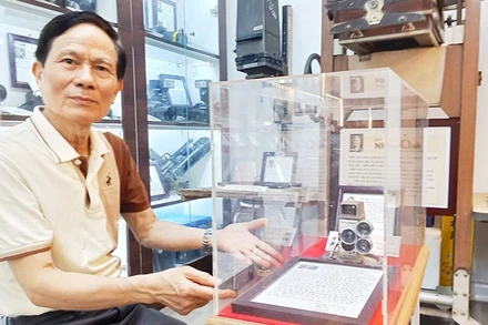 NSNA Phạm Công Thắng giới thiệu một góc “Ký ức nhiếp ảnh”.