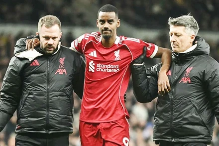 Isak đối mặt chấn thương nghiêm trọng