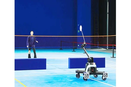 Robot chơi cầu lông