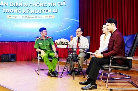 Nhiều kiến thức nhận diện, phản ứng với chiêu thức lừa đảo trên mạng được chia sẻ tại tọa đàm. Ảnh: NGUYỄN DŨNG