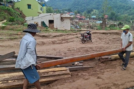 Người dân rốn lũ Xiềng Tắm, xã Mỹ Lý nỗ lực tái thiết, sớm ổn định cuộc sống sau trận lũ lịch sử hồi tháng 7 vừa qua.