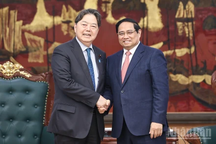 Thủ tướng Phạm Minh Chính và Bộ trưởng Nội vụ và Truyền thông Nhật Bản Hayashi Yoshimasa