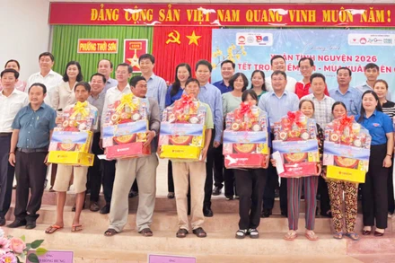 Quang cảnh tặng quà Xuân tình nguyện 2026.
