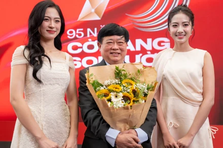 Phó Giáo sư, Tiến sĩ Nguyễn Thế Kỷ, Phó Chủ tịch Hội đồng Lý luận Trung ương tại triển lãm.