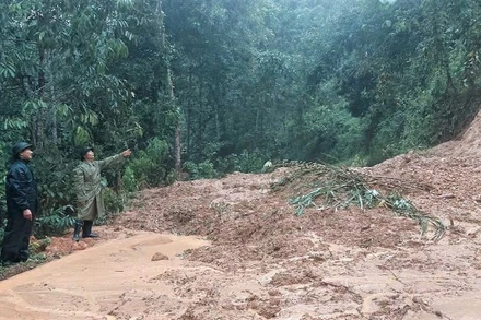 Nhiều điểm sạt lở trên địa bàn các xã miền tây Nghệ An.