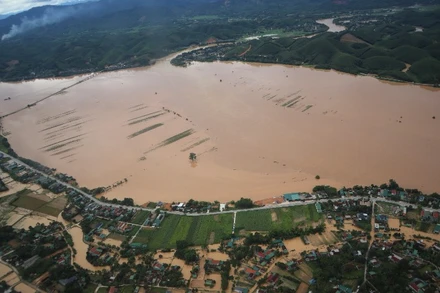 Lũ trên thượng lưu sông Cả dao động ở mức cao.