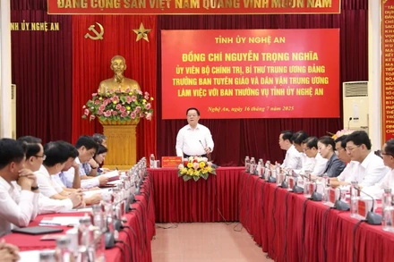 Quang cảnh buổi làm việc.