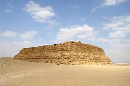 Một lăng mộ theo kiểu kiến trúc Mastaba. (Ảnh minh họa: TTXVN)