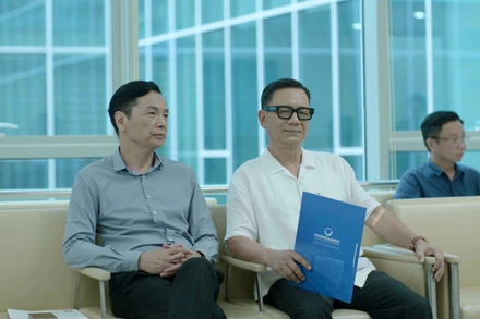 Nghệ sĩ nhân dân Trung Anh và Nghệ sĩ ưu tú Phạm Cường trong phim. (Ảnh; VFC)