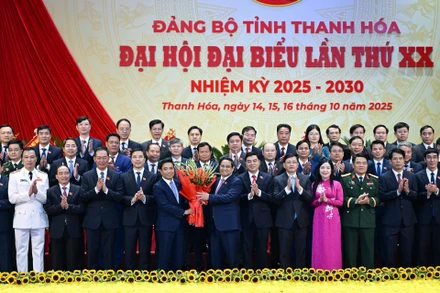 Hướng Tới Đại Hội Đảng Toàn Quốc Lần Thứ Xiv - Trang 1 Thủ Tướng Phạm Minh Chính Tặng Hoa Chúc Mừng Ban Chấp Hành Đảng Bộ Tỉnh Thanh Hóa Nhiệm Kỳ 2025-2030.
