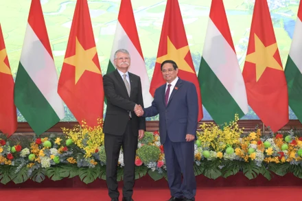 Thủ tướng Phạm Minh Chính và Chủ tịch Quốc hội Hungary Kover Laszlo.