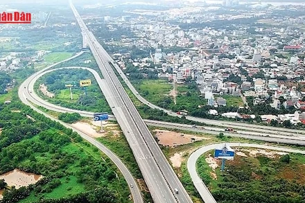 [Video] Đề xuất đầu tư mở rộng đường bộ cao tốc bắc-nam theo phương thức PPP