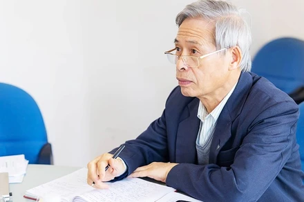 PGS, TS Nguyễn Nhị Điền, nguyên Phó Viện trưởng Năng lượng nguyên tử Việt Nam, Viện trưởng Nghiên cứu hạt nhân Đà Lạt, Chủ tịch Hội Năng lượng nguyên tử Việt Nam.