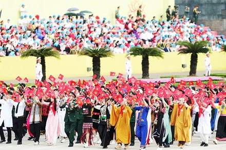 Bao thế hệ người Việt Nam đều tự hào và trân quý nguồn cội, đã tiếp sức mạnh đưa đất nước tiến lên cùng thời đại. Ảnh: KHIẾU MINH