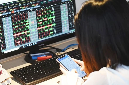 Dòng tiền mạnh ngoài dự báo