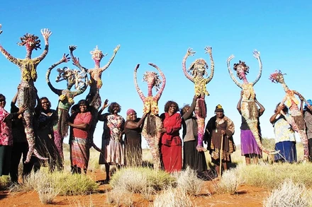 Tác phẩm “Bảy chị em” của nghệ nhân. Ảnh: Bảo tàng Quốc gia Australia.