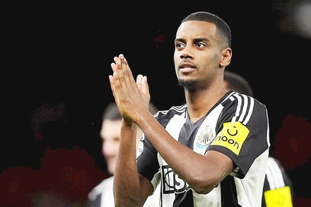 Nếu chiêu mộ được Alexander Isak, Liverpool có thể thiết lập kỷ lục thế giới mới về tổng giá trị chuyển nhượng trong một mùa.