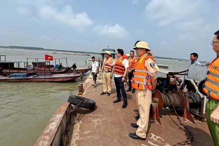 Lãnh đạo Công an tỉnh Phú Thọ trực tiếp có mặt tại hiện trường chỉ đạo công tác cứu hộ, cứu nạn.