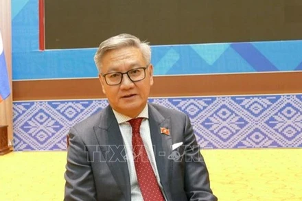 Bộ trưởng Ngoại giao Lào Thongsavanh Phomvihane trả lời phỏng vấn phóng viên của Thông tấn xã Việt Nam tại Lào. (Ảnh: Xuân Tú/PV TTXVN tại Lào)