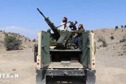 Các lực lượng an ninh Afghanistan tham gia chiến dịch quân sự chống lại Pakistan tại tỉnh Khost. (Ảnh: THX/TTXVN)