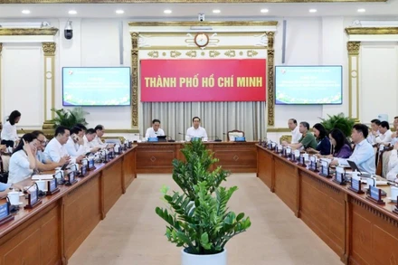 Quang cảnh cuộc họp.