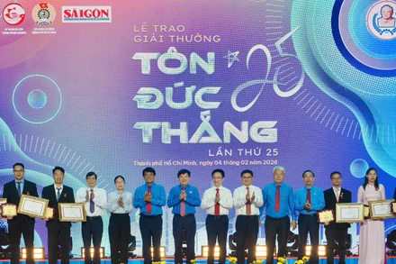 Vinh danh các kỹ sư, công nhân đạt Giải thưởng Tôn Đức Thắng lần thứ 25. (Ảnh: HOÀNG HÙNG)