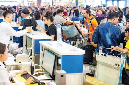 Cảng Hàng không quốc tế Nội Bài chủ động các kịch bản phục vụ sản lượng vận chuyển tăng cao dịp Tết Nguyên đán.